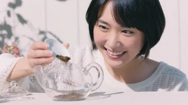 新垣結衣が出演する「十六茶」の新CMが2月7日(火)より放映開始！