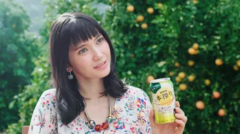 お酒好き市川紗椰、チューハイ片手に「はぁ~っ!」