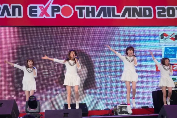 最終日の12日には、メインステージ「JAPAN EXPO THAILAND STAGE」でライブを開催した