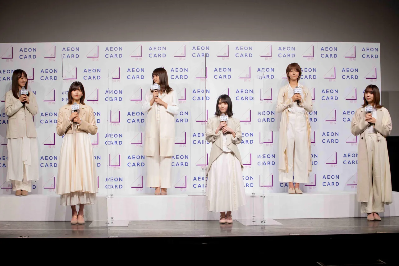 櫻坂46として今後の抱負を語るメンバーたち