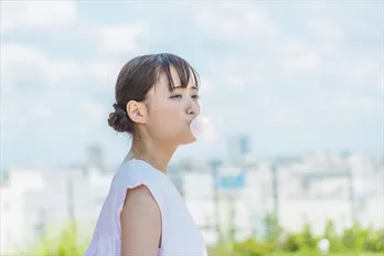 大原櫻子、透明感あふれる“風船ガムの妖精”に…「ずっと隣にいてほしい」の声＜あのコの夢を見たんです。＞