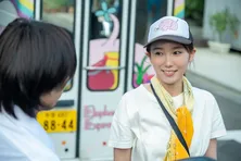 飯豊まりえ“ご縁”を届ける不思議な配達員役に挑戦!「モデルは監督」<Interview>