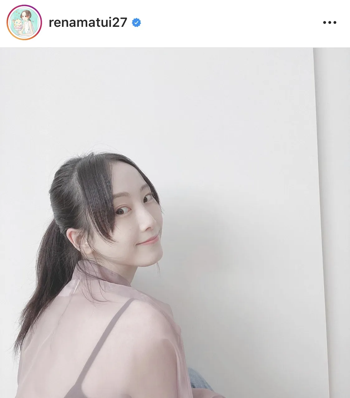 松井玲奈、シースルー衣装で美背中披露！