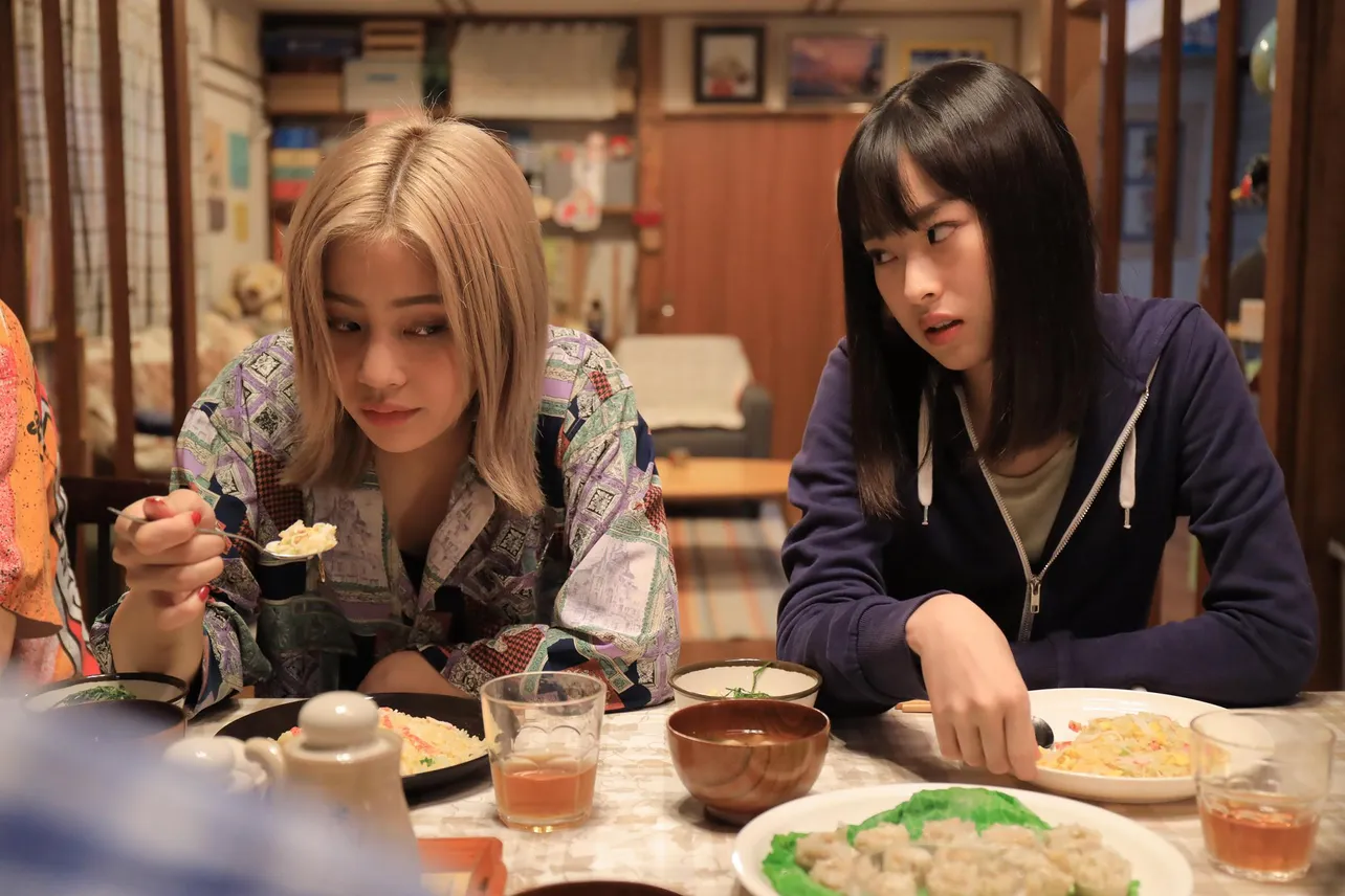 オトナの土ドラ「さくらの親子丼」で初のドラマ出演を果たし、主題歌も担当するhibikiに話を聞いた