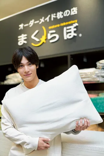 「寝落ちする日が増えそう」な快眠枕をオーダーメイド!【中川大志連載】