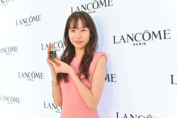 戸田恵梨香がランコムの「バーチャルホリデーストア」オープニングPRイベントに出席した