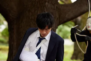 田中圭“義澤”が“能面集団”に襲われ大ピンチ！ 考察もヒートアップ＜先生を消す方程式。＞