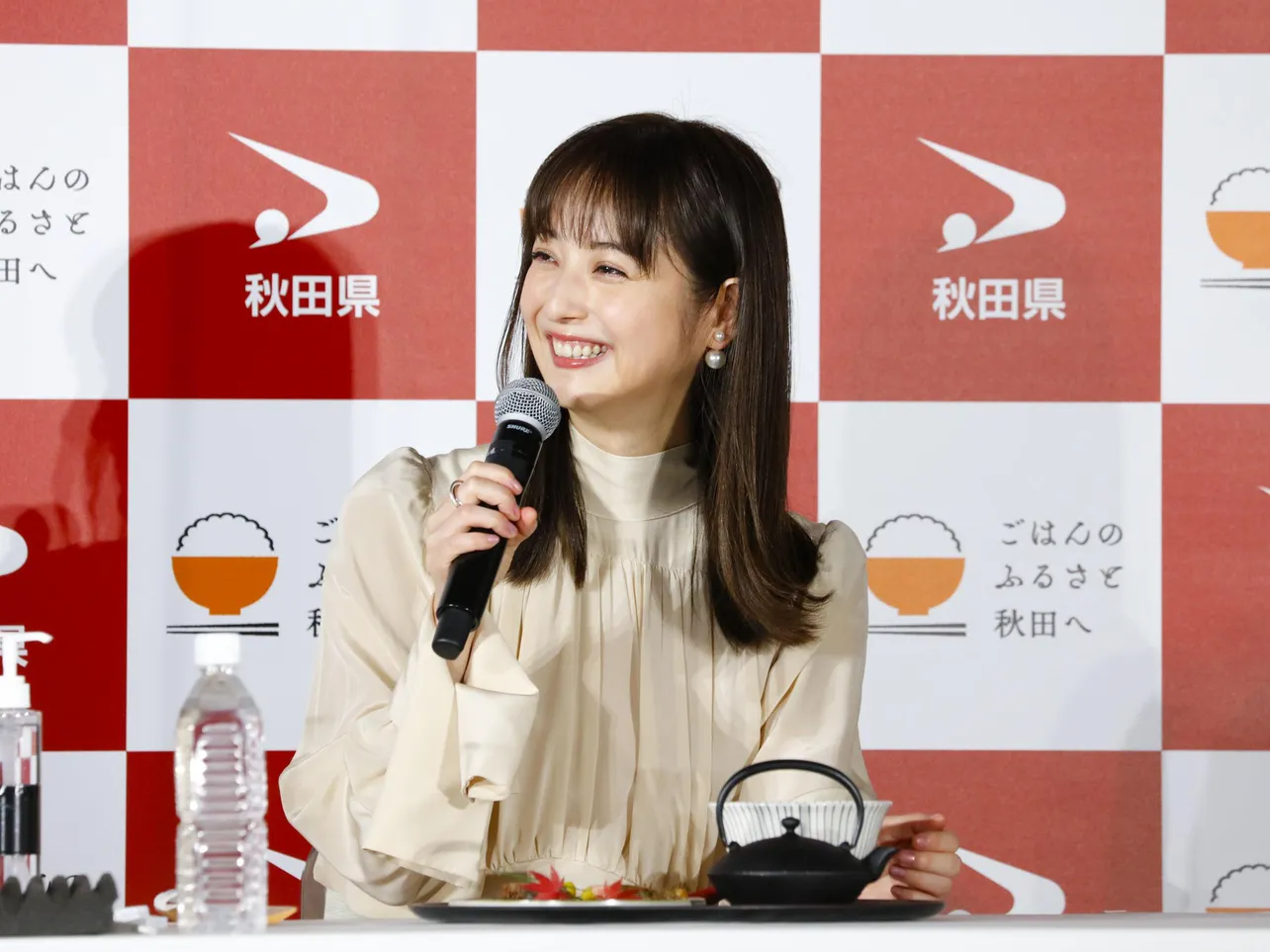 【写真を見る】思わず秋田弁が飛び出す佐々木希