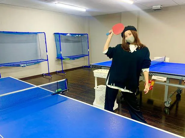【写真を見る】卓球の練習姿を公開した小松彩夏