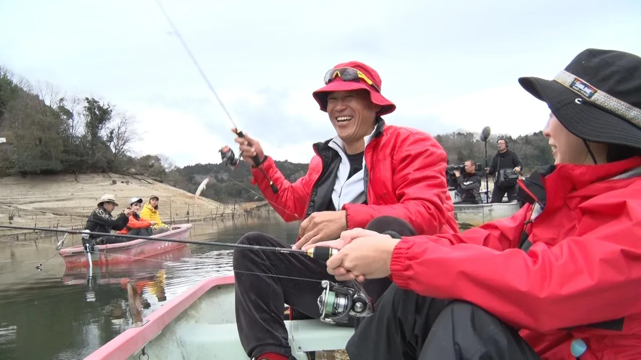 城島健司、ボートで釣りを楽しむ