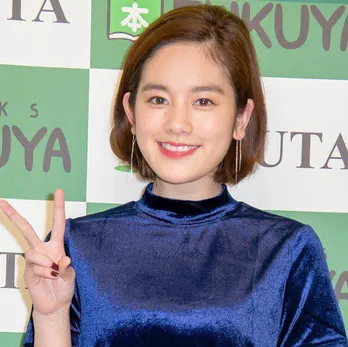 筧美和子、“色っぽいナース”姿に反響殺到「看病されたい」「超美人」