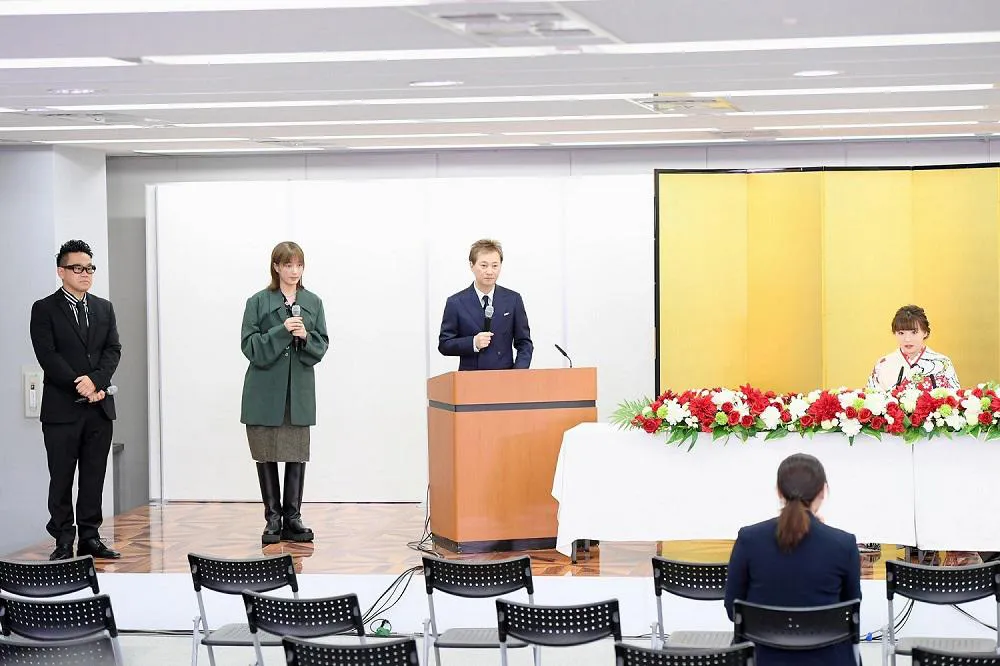 11月19日(水)放送「中居大輔と本田翼とー」では、野呂佳代の婚約発表会見の裏側を公開！