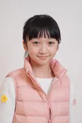 小学生役の横溝菜帆