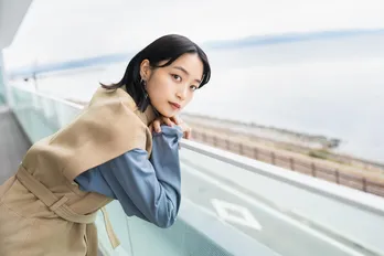 深川麻衣、再び“おもいで”のロケ地へ…主演映画「おもいで写眞」オフィシャルブック発売