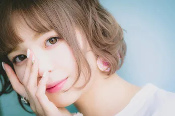 “ミスiD2019”しとうもも、ぐうたらな姿にセクシーカットも…!初写真集で“リアルな休日”再現