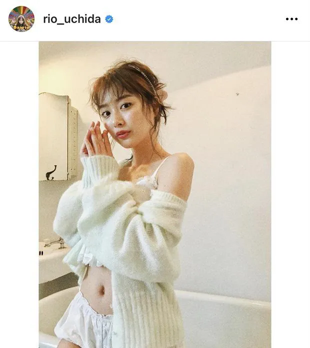 内田理央さん着用SeaRoomlynn ブークレシアーFrillオフショルニット 内田理央さん着用SeaRoomlynn ブークレシアーFrillオフショルニット