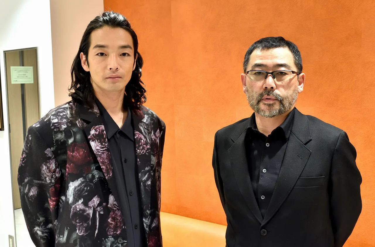 映画「アンダードッグ」で主演を務める森山未來(左)と監督・武正晴(右)にインタビューを行った