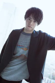 赤楚衛二「“ベッドドン”のシーンは、ドキッの後に純粋に“距離近いな〜”(笑)」<チェリまほ>