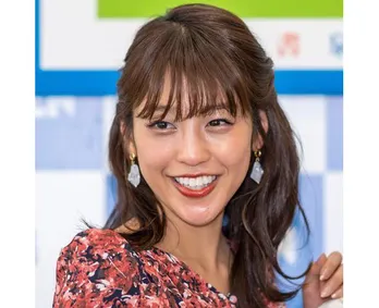 岡副麻希「女神さまたちが…」とレースクイーン激写! “のけぞる”姿が「凄い格好」と話題に