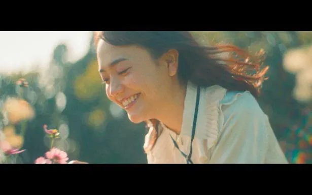 女優の松井愛莉が出演する新曲「あたしが死んでも」のMVのフルバージョンを公開したコレサワ