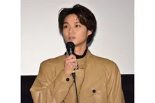 磯村勇斗、彼氏感あふれるスーツ姿にファン「イケメンすぎる」「私のことも思い浮かべてー!」