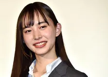 “仮面ライダー美女”井桁弘恵、フワフワもこもこのパーカー姿に「無理……尊い」「キュンです」称賛相次ぐ