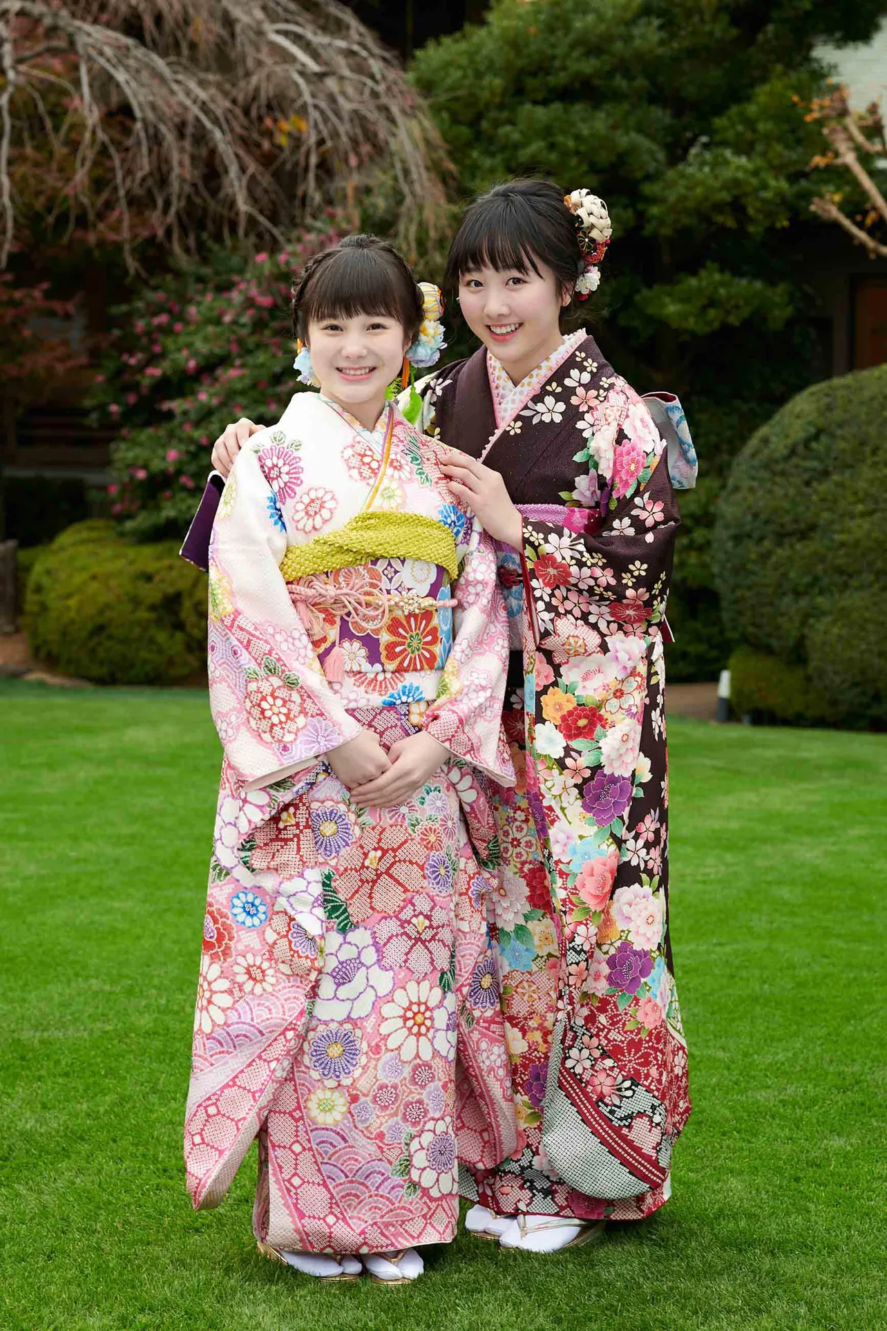 本田望結(右)、本田紗来(左)が「2021年新春晴れ着お披露目」に登場