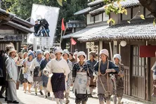 井上真央、“日焼けメーク”で真っ黒に…！映画「大コメ騒動」クランクアップコメント映像＆メーキング写真が到着