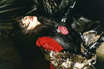 BiSHのアイナ・ジ・エンド、ソロ活動本格始動　初ソロアルバム『THE END』に収録の新曲「虹」配信開始＆MVも公開