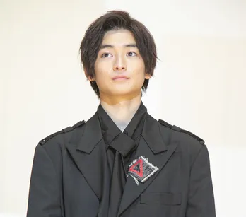 “ゼロワン”高橋文哉、伊藤英明との至近距離の演技に「怖過ぎて、手が震えちゃって『ヤバイヤバイ!』って」