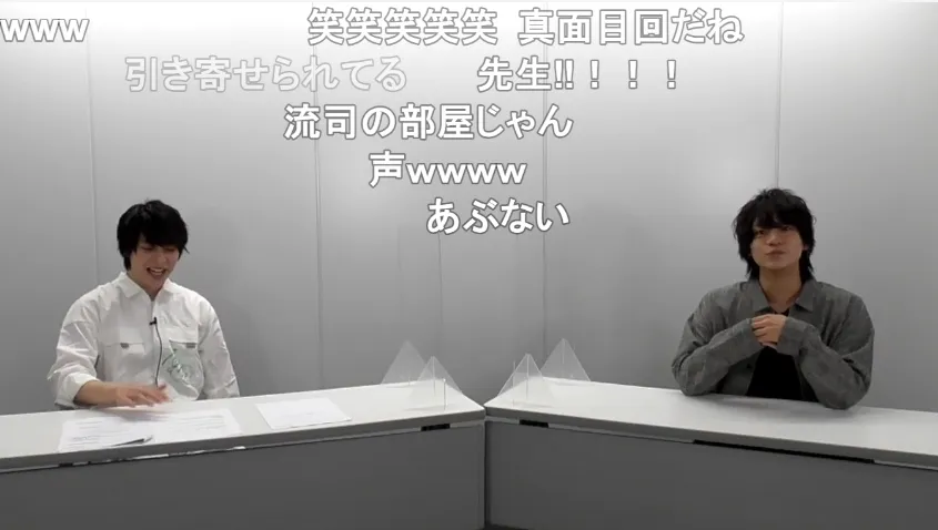 視聴者からのお悩み相談を真剣にこたえる2人