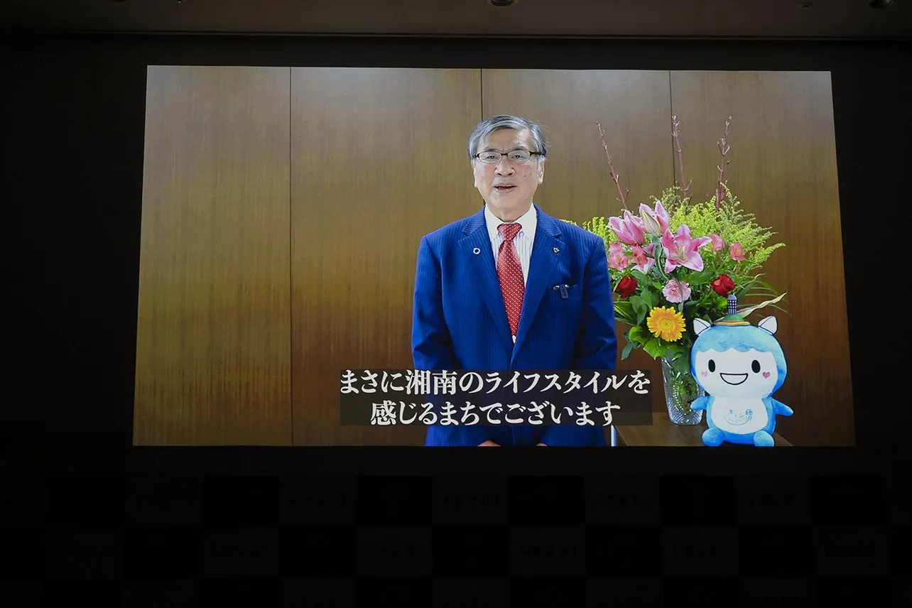 3位に輝いた辻堂を代表して、藤沢市長・鈴木恒夫氏からのビデオメッセージが流れた