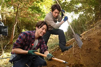 相葉雅紀＆大野智が抜群のチームワークで自然薯の記録更新を目指す！＜相葉マナブ＞