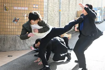 亀梨和也「かなり体を使っています(笑)」キレキレの高速アクションでクランクイン<レッドアイズ>