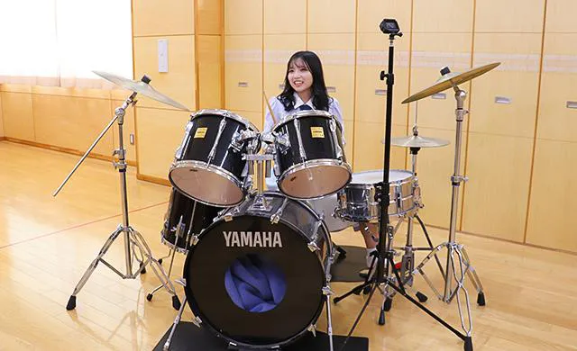 榊美優はドラム演奏でエールを送る！