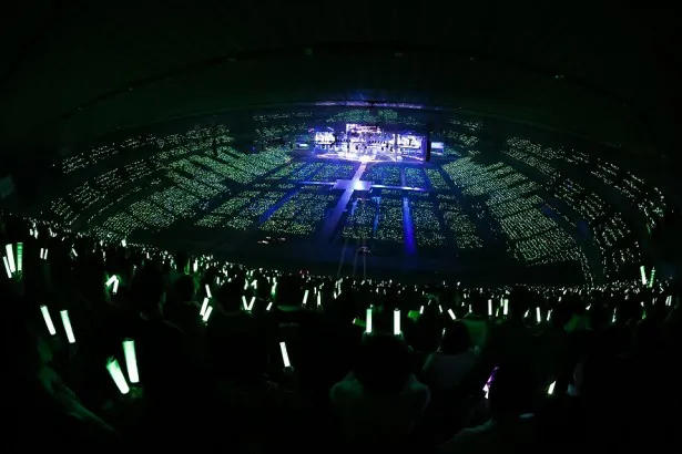 オープニングからラストまで、会場は橋本の応援カラーである緑色の光で彩られた
