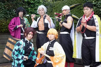 「鬼滅の刃」まるで実写版! リアル悲鳴嶼、宇髄ら鬼殺隊士がacosta!に集結