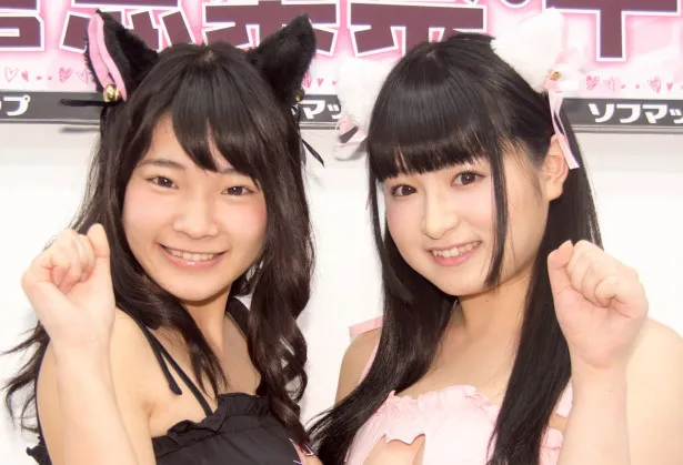 DVD「美少女伝説 Angel＆Devil」発売イベントに出席した朝倉恵梨奈と平野もえ(写真左から)