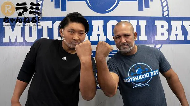 【写真を見る】稲垣啓太選手と横浜DeNA元監督のアレックス・ラミレスの対決は稲垣選手から挑戦状によって実現