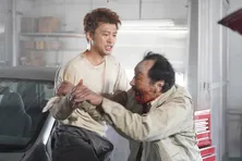 竹内涼真がゾンビたちと格闘！「君と世界が終わる日に」予告映像＆新シーン写真解禁