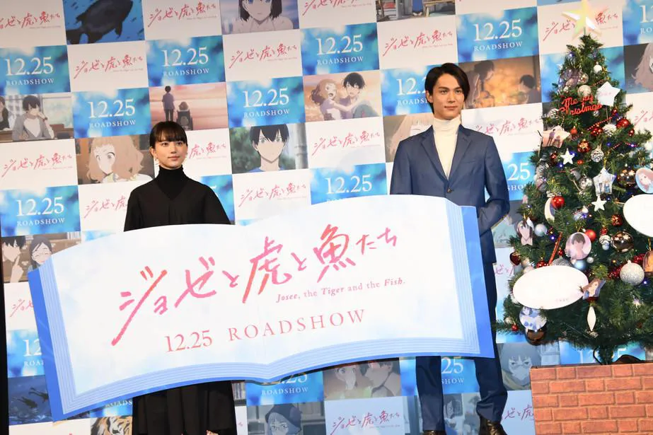 中川大志、清原果耶が映画「ジョゼと虎と魚たち」公開直前クリスマスイベントに登場した。