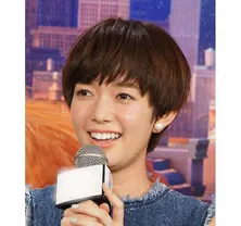 佐藤栞里、上白石萌音とのガッツポーズに「しおもね最高!」「幸せあふれてる!」ファン歓喜