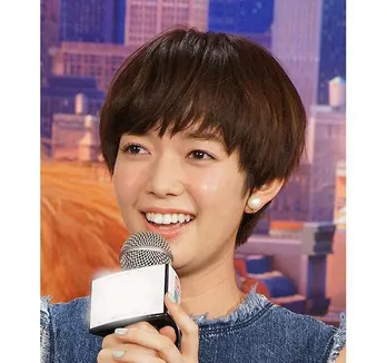 佐藤栞里、上白石萌音とのガッツポーズに「しおもね最高！」「幸せあふれてる！」ファン歓喜