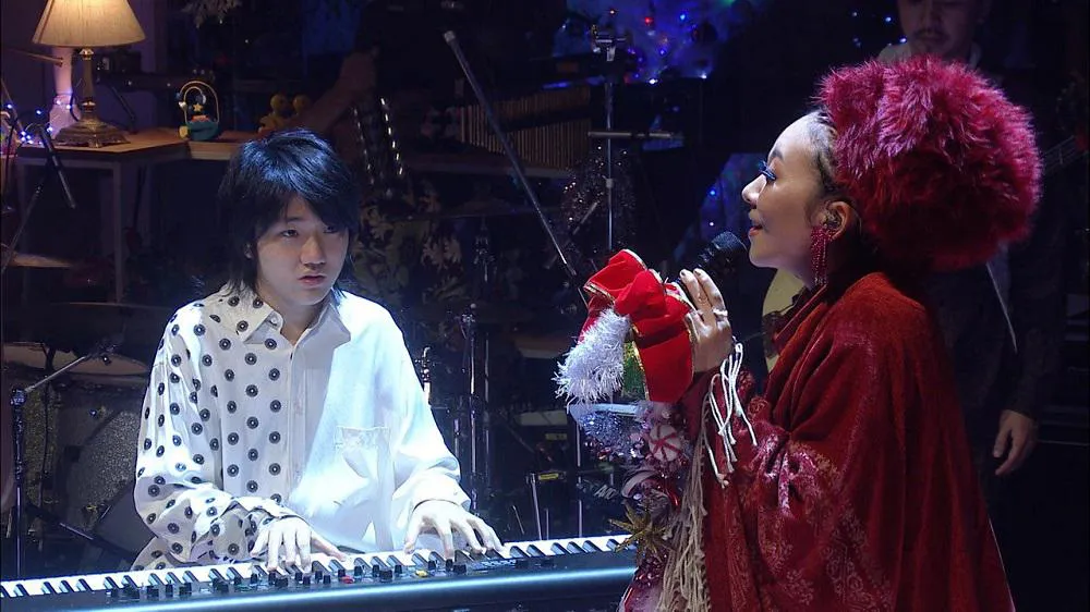 【写真を見る】MISIA作詞＆久保田利伸作曲のクリスマスソングを、“19歳の異才ピアニスト”と披露