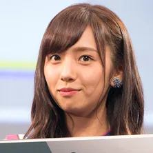 乃木坂46新内眞衣、美脚SHOTにファンくぎ付け「さすが」「眼福」