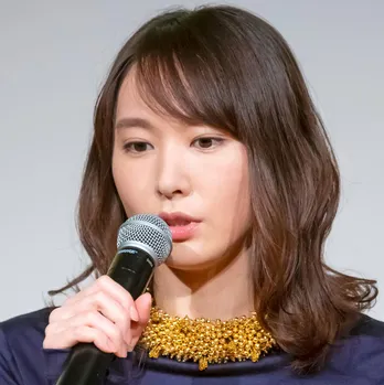 新垣結衣、星野源と写った前髪短め“オン眉SHOT”に「前髪切ったの!」「かわいすぎる2人」