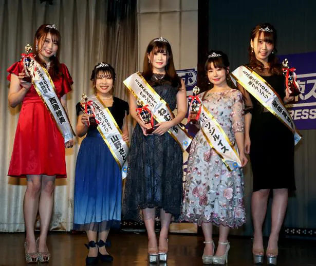「ミス東スポ2021」で受賞した西原綾美、山野さとみ、ねむ部長、ツジルイス、星奈美紗希(写真左から)