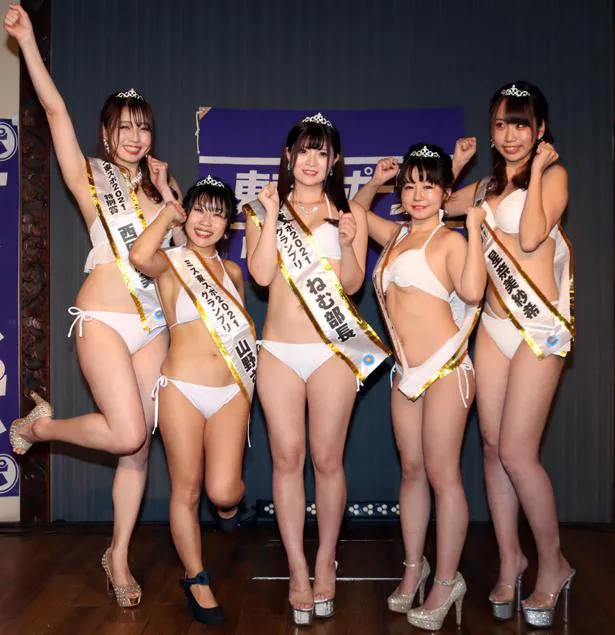 「ミス東スポ2021」で受賞した西原綾美、山野さとみ、ねむ部長、ツジルイス、星奈美紗希(写真左から)