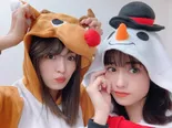 クリスマスにはトナカイコスプレを披露した高嶋菜七(左)と、雪だるまの脇あかり(右)