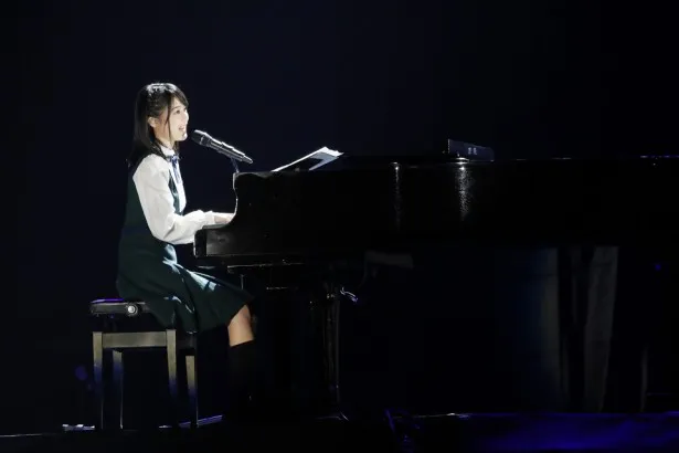 生田絵梨花はソロ曲「あなたのために弾きたい」をピアノで弾き語り、ファンを魅了